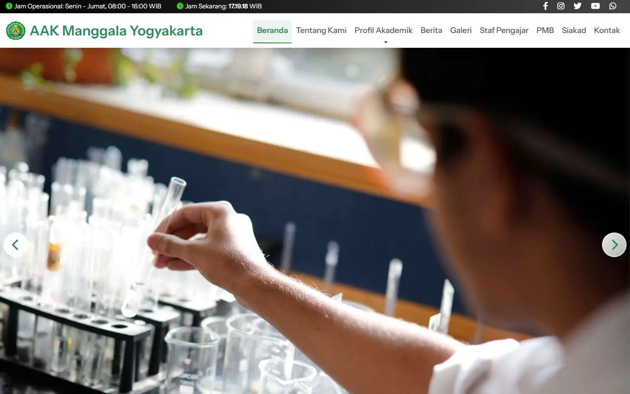 Tampilan website resmi AAK Manggala Yogyakarta (aakmanggala.ac.id)