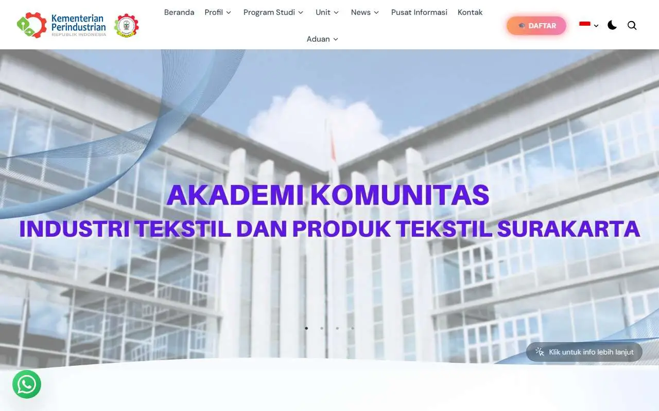 Tampilan website resmi Akademi Komunitas Tekstil Surakarta (ak-tekstilsolo.ac.id)