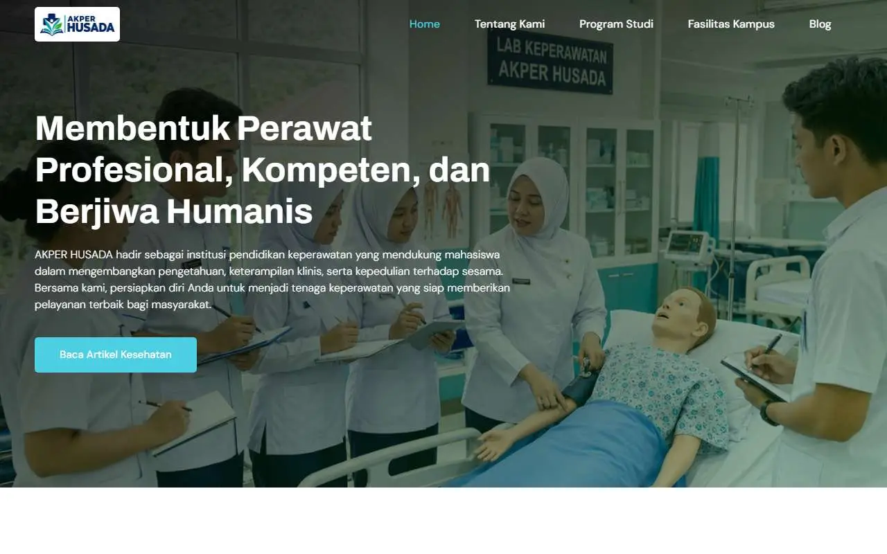 Tampilan website resmi Akademi Keperawatan RS Husada (akperhusada.ac.id)
