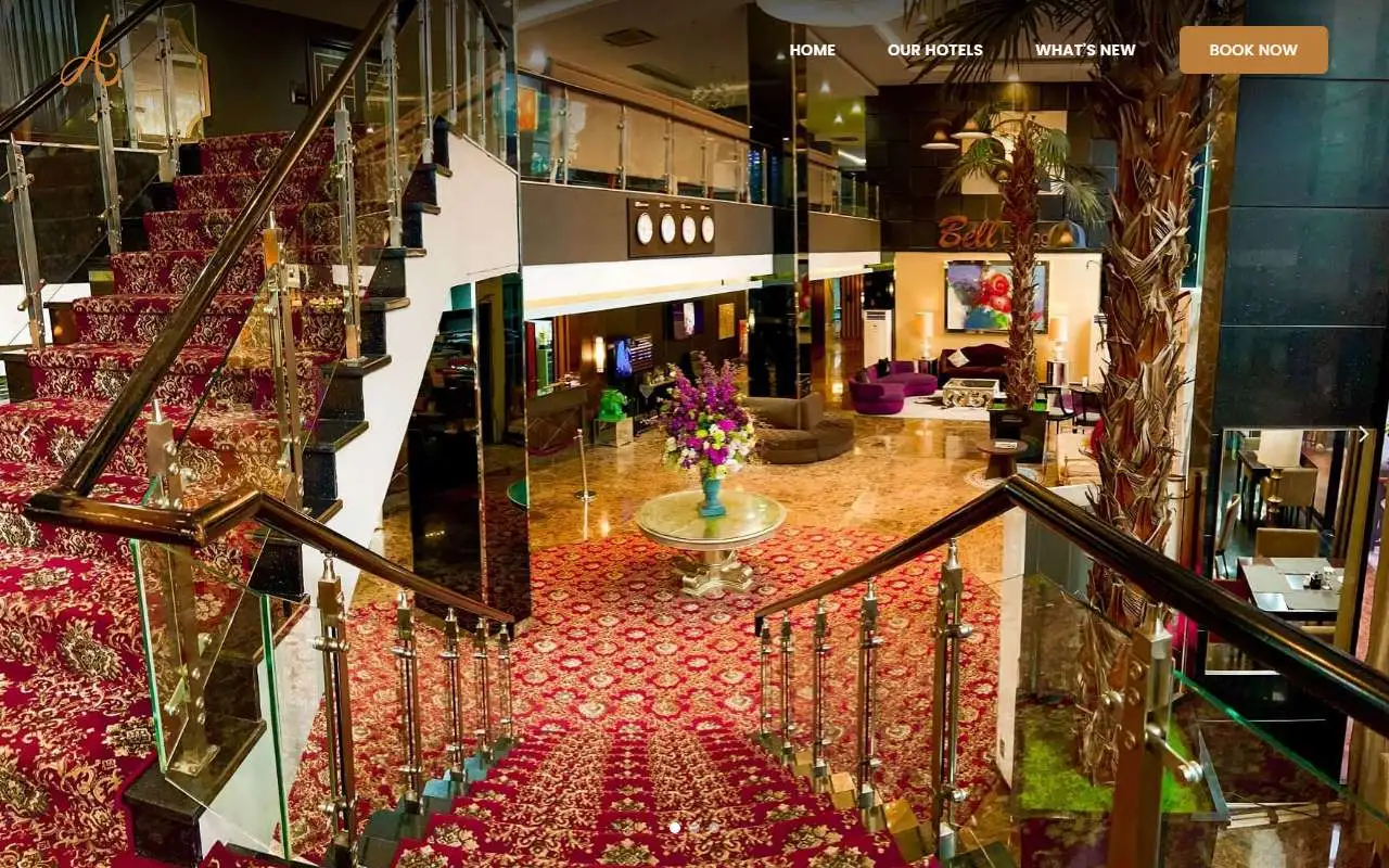 Tampilan website resmi Amaroossa Hotels (amaroossahotel.com)