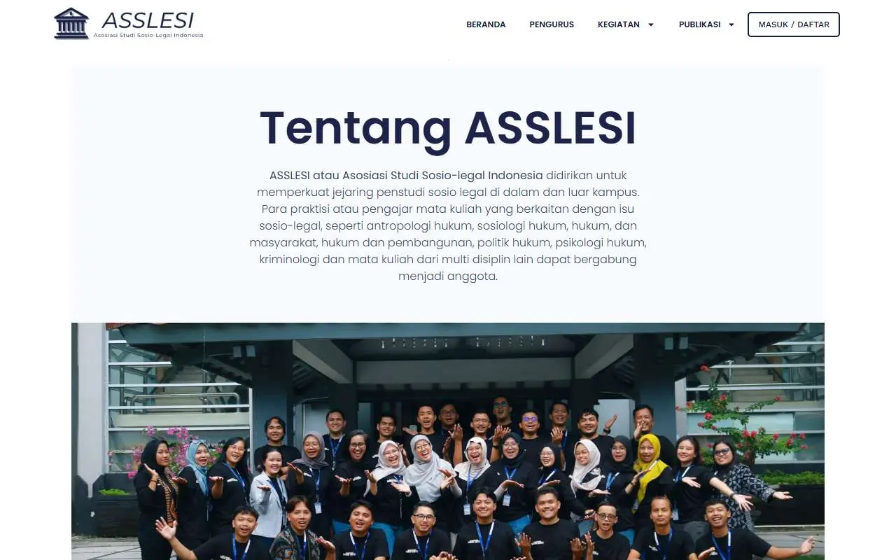 Tampilan website resmi Asosiasi Sarjana Sosio-Legal (ASSLESI) (asslesi.id)