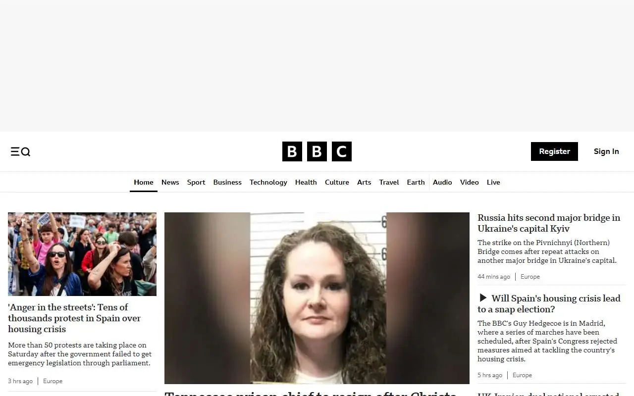 Tampilan website resmi BBC (bbc.com)