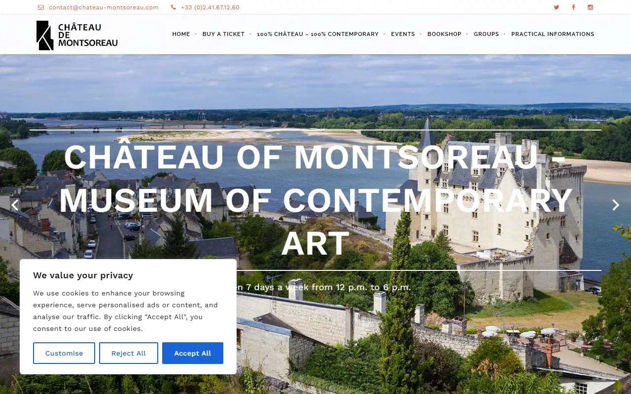 Tampilan website resmi Château de Montsoreau (chateau-montsoreau.com)