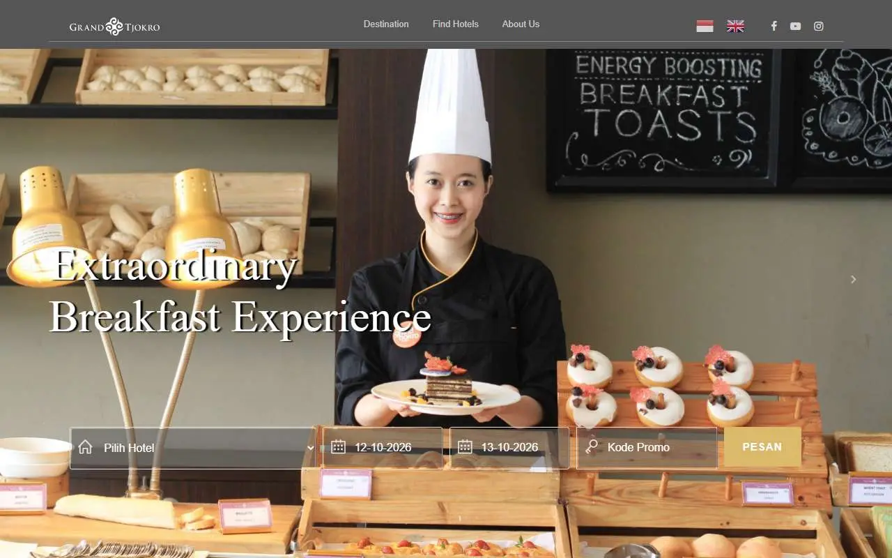Tampilan website resmi Grand Tjokro Balikpapan (grandtjokro.com)
