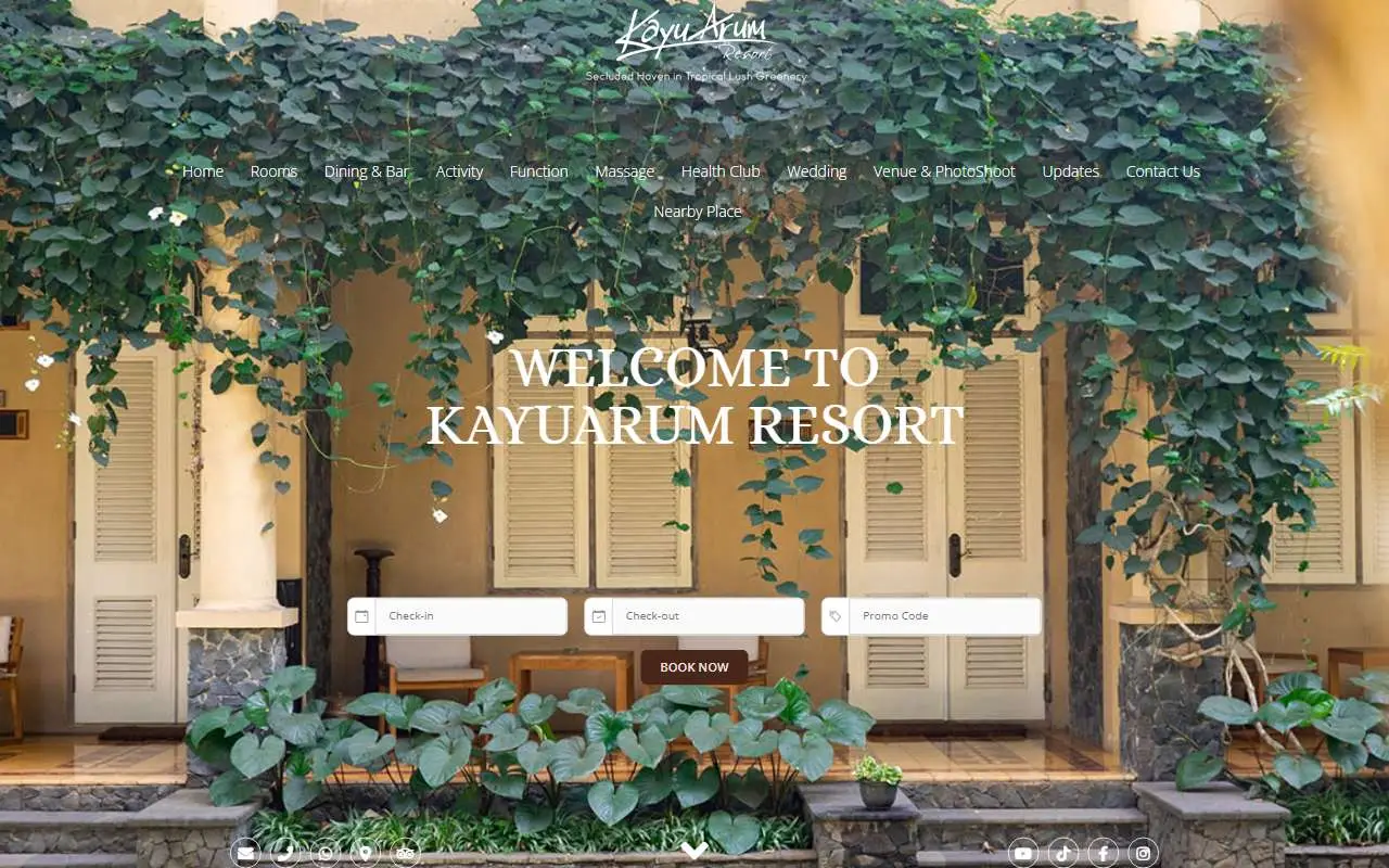 Tampilan website resmi Kayu Arum Resort (kayuarum.com)