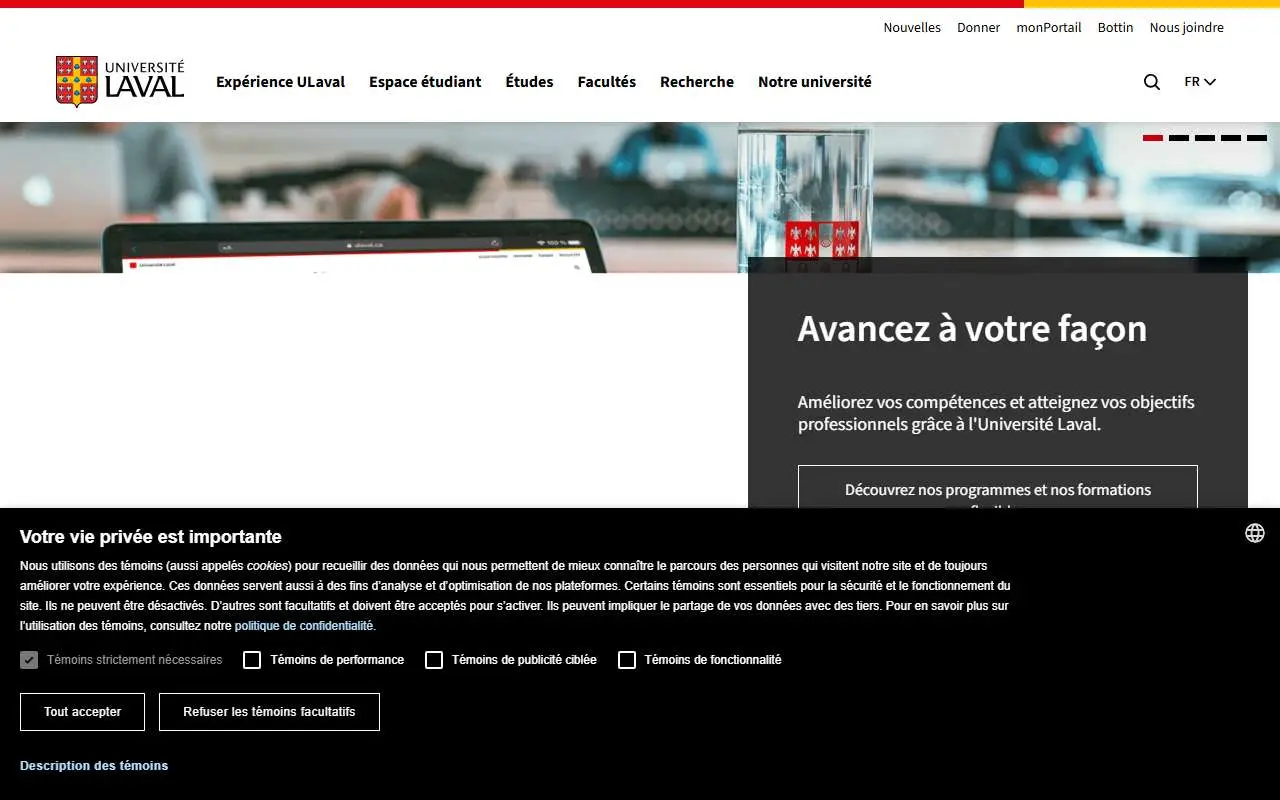 Tampilan website resmi Laval University (ulaval.ca)