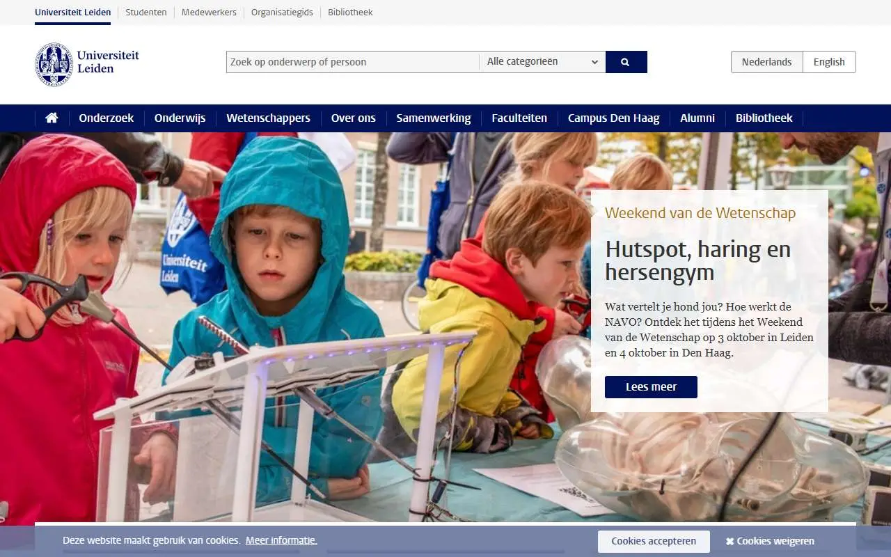 Tampilan website resmi Leiden University (universiteitleiden.nl)