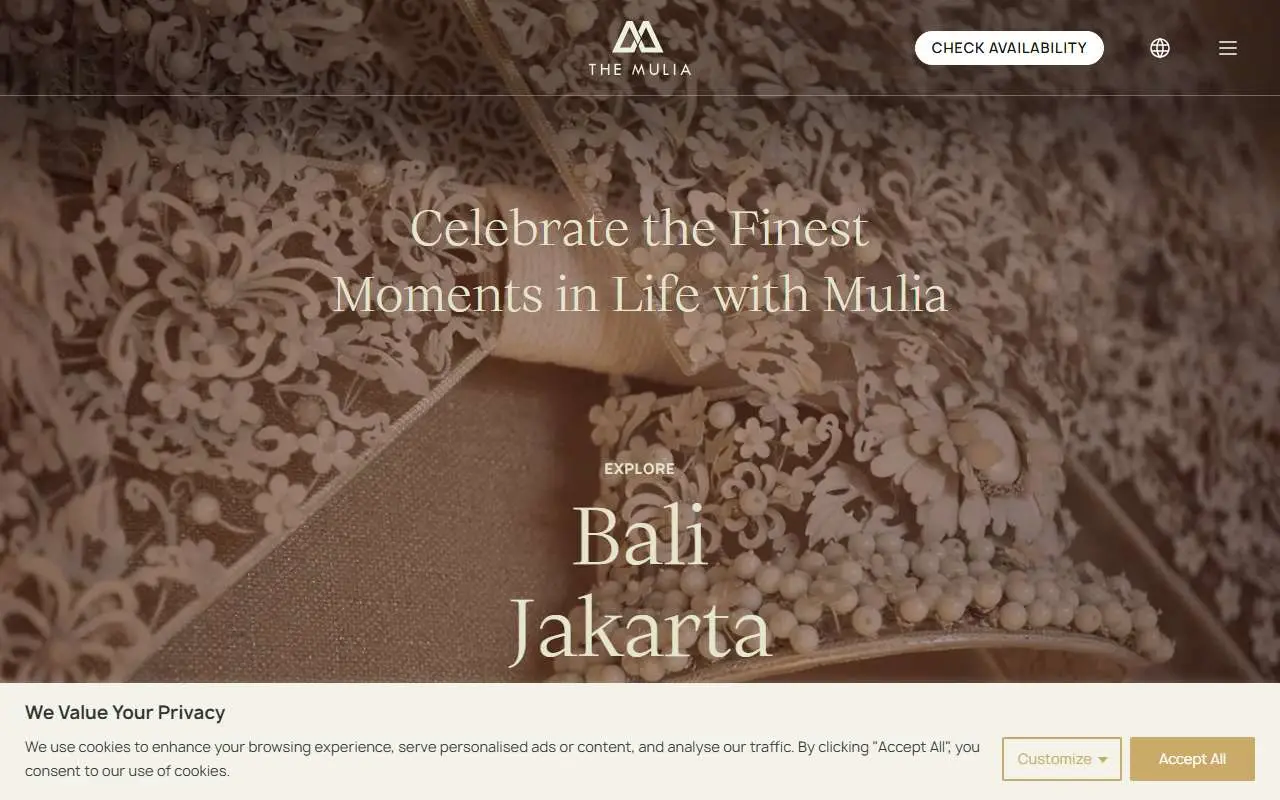 Tampilan website resmi The Mulia (themulia.com)