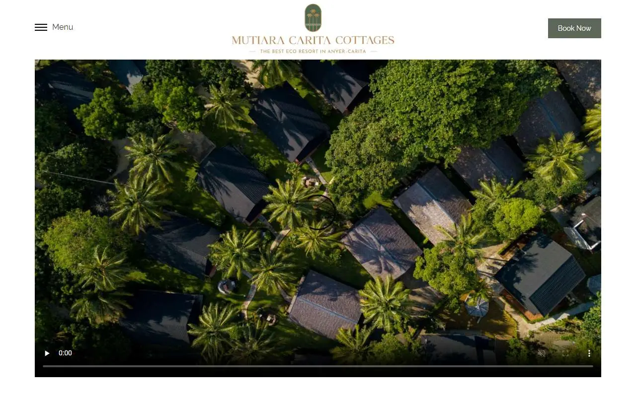 Tampilan website resmi Mutiara Carita Cottages (mutiara-carita.com)