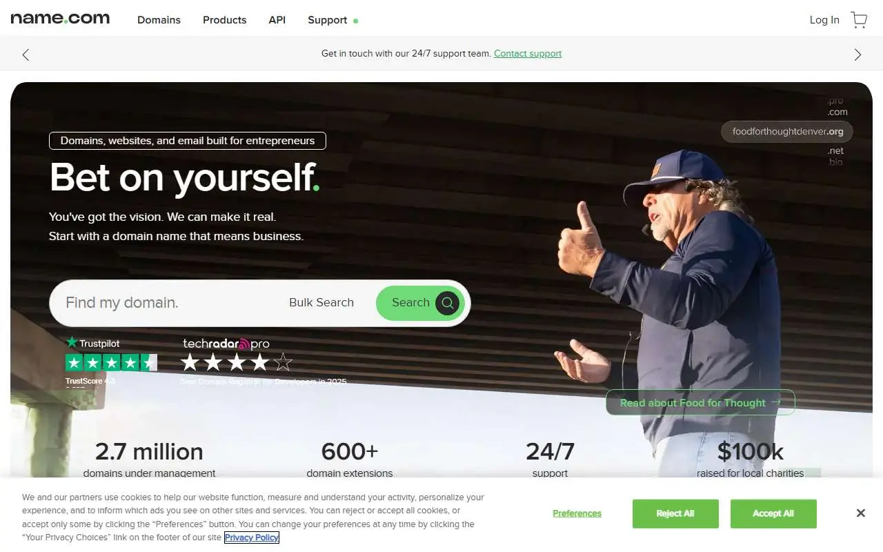 Tampilan website resmi Name.com (name.com)