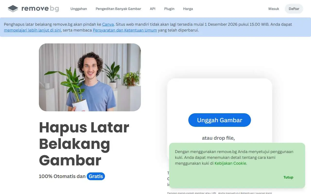 Tampilan website resmi remove.bg (remove.bg)