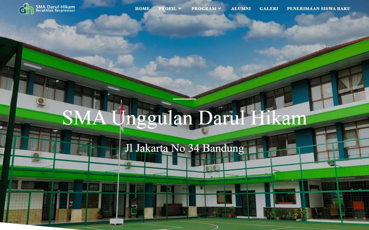 Tampilan website resmi SMA Darul Hikam Bandung (smadarulhikam.sch.id)