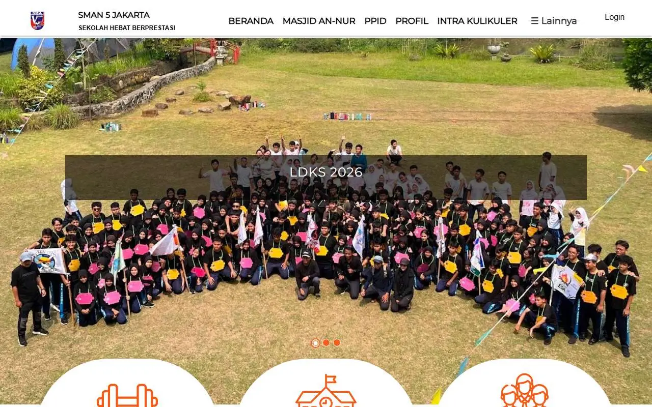 Tampilan website resmi SMA Negeri 5 Jakarta (sman5jakarta.sch.id)