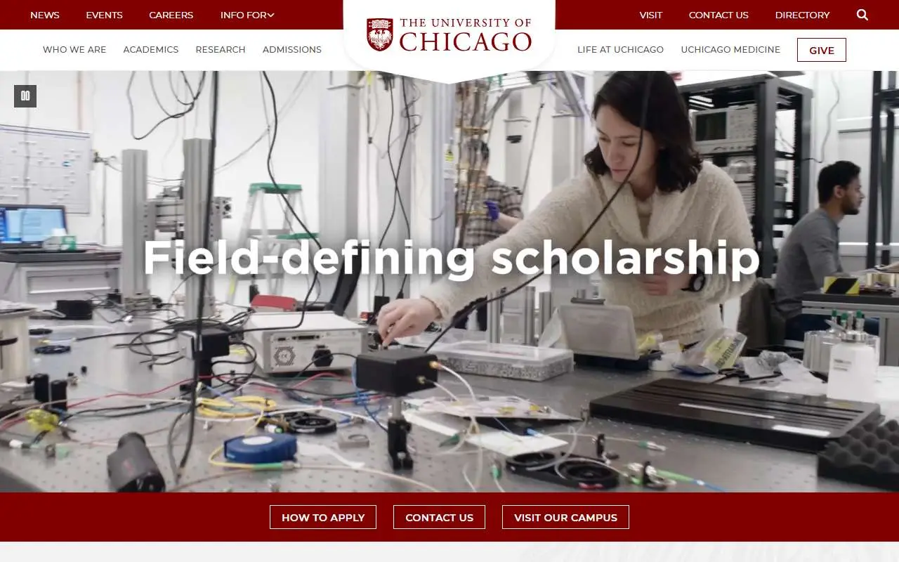 Tampilan website resmi Universitas Chicago (uchicago.edu)
