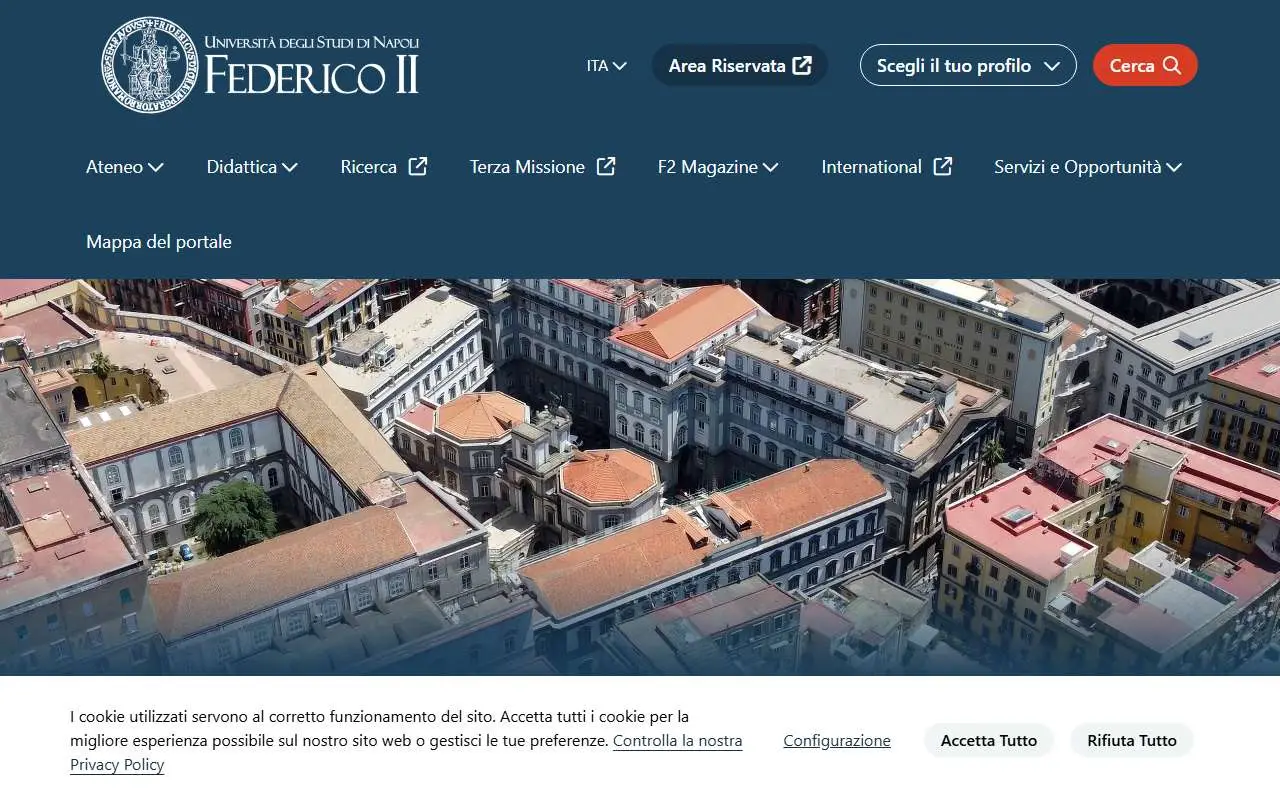 Tampilan website resmi Universitas Napoli Federico II (unina.it)