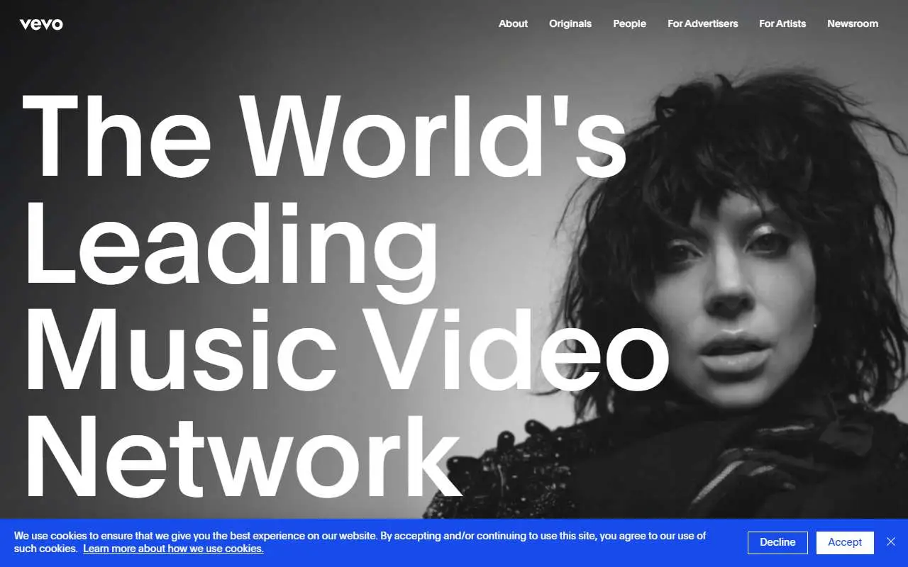 Tampilan website resmi Vevo (vevo.com)