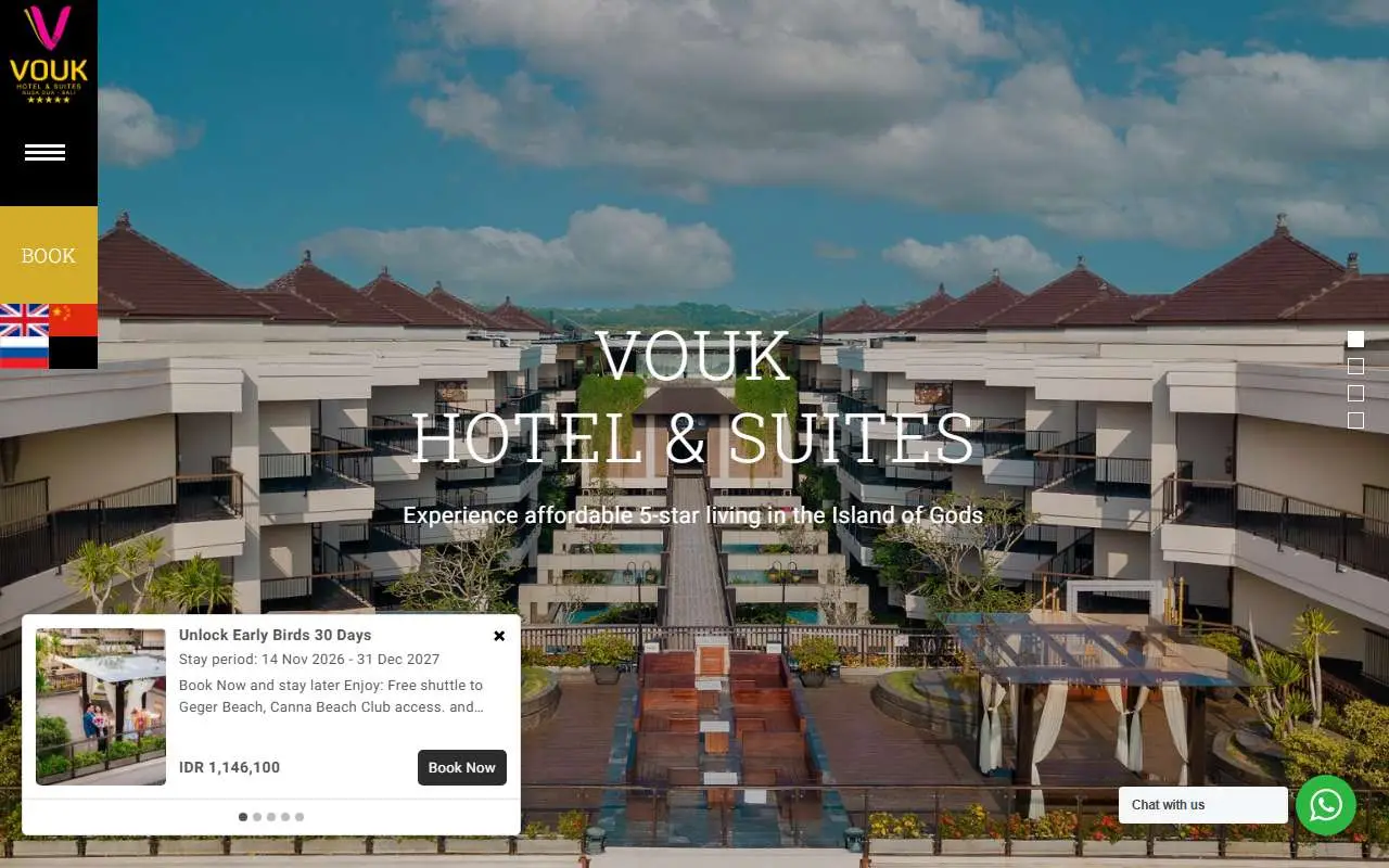 Tampilan website resmi Vouk Hotel (voukbali.com)